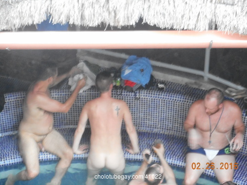Desnudos en la piscina 2016